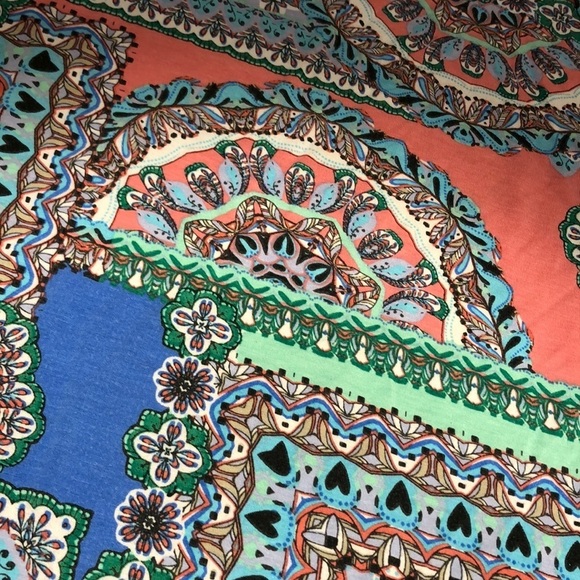 Cable & Gauge colorful t-shirt. EUC! - Picture 3 of 6